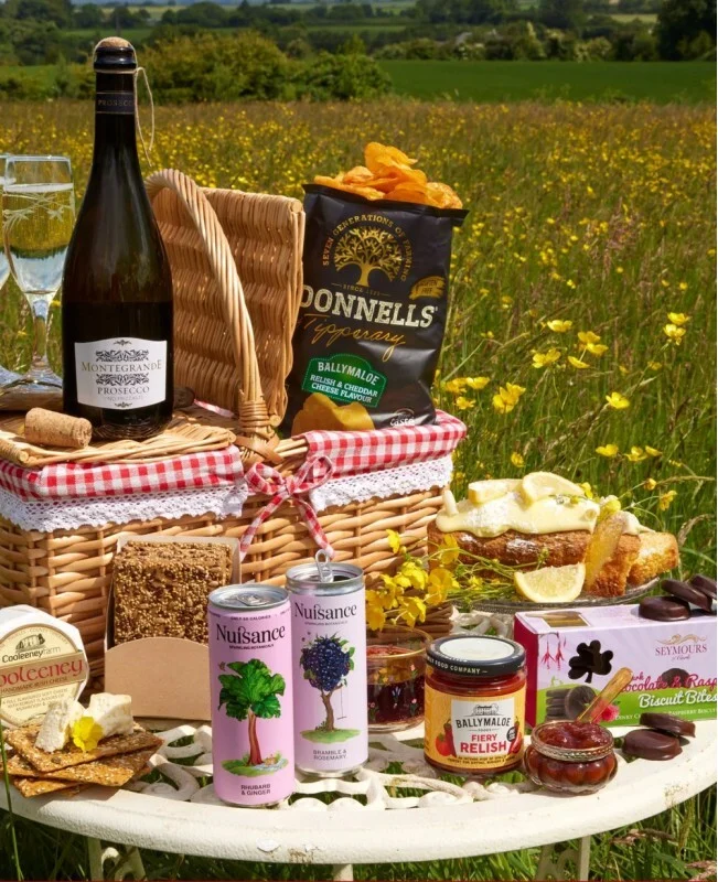 summer-meadow-dreams-complete-picnic-set-gift-hampers-france-651x800 summer-meadow-dreams-complete-picnic-set-gift-hampers-france-651x800