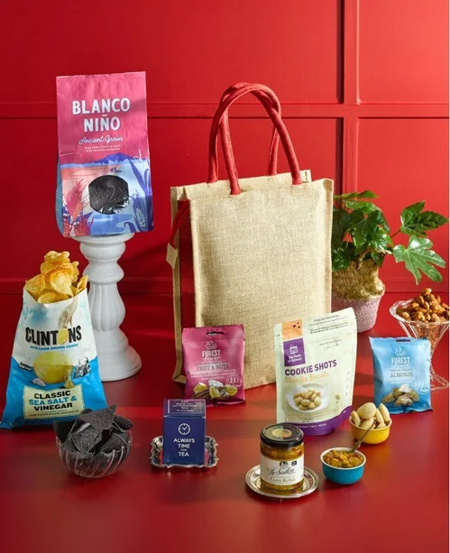vegan-pantry-gift-bag-latvia-651x800 vegan-pantry-gift-bag-latvia-651x800